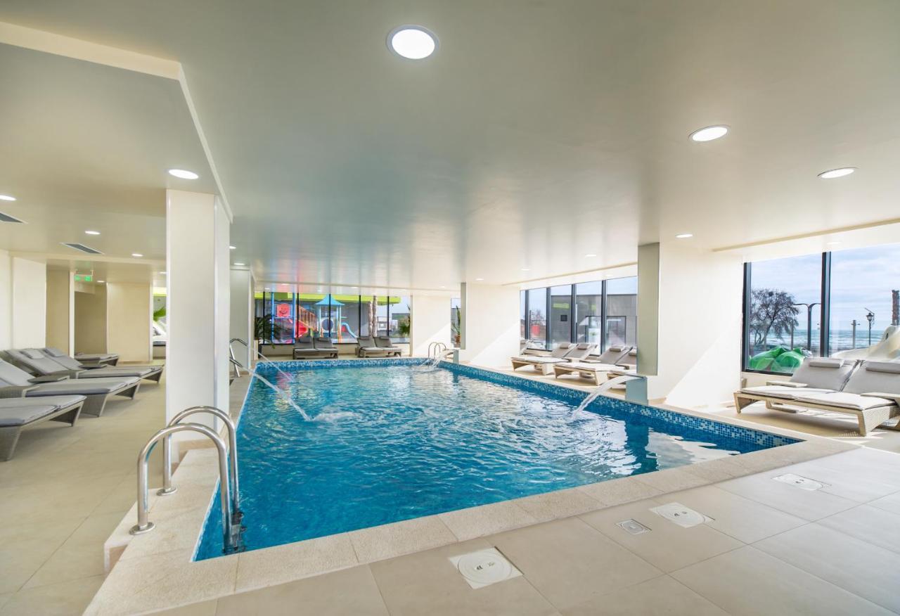 Sea Love Apt Spa N Pools Beach Resort Navodari Bagian luar foto